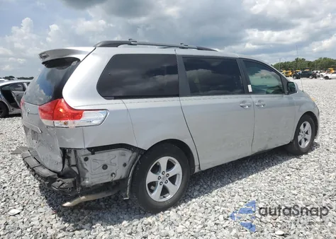 2012 Toyota Sienna Le z USA, uszkodzony, nr VIN 5TDKK3DC6CS190493